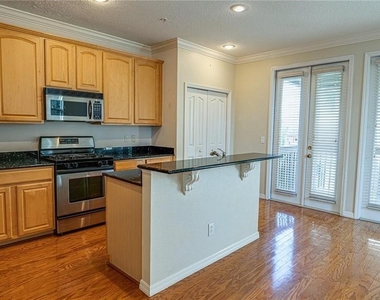 3043 Pointeview Drive - Photo Thumbnail 5