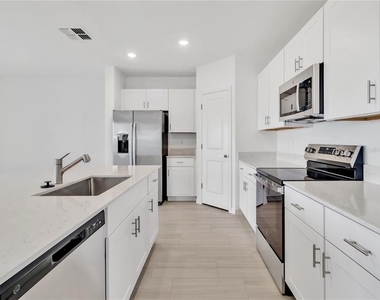 8505 Bella Mar Trail - Photo Thumbnail 5