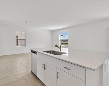 8505 Bella Mar Trail - Photo Thumbnail 7