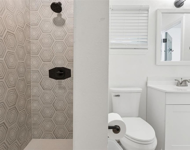 1046 Sylvia Lane - Photo Thumbnail 22