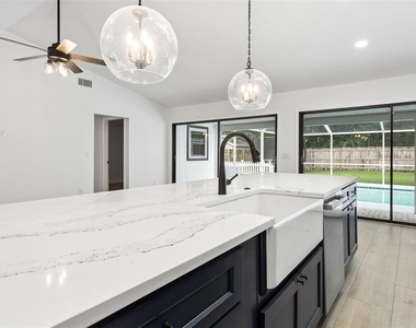 1046 Sylvia Lane - Photo Thumbnail 6