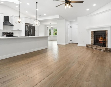 1046 Sylvia Lane - Photo Thumbnail 5