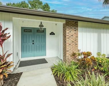 1046 Sylvia Lane - Photo Thumbnail 2