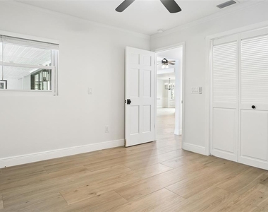 1046 Sylvia Lane - Photo Thumbnail 10