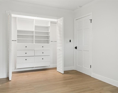 1046 Sylvia Lane - Photo Thumbnail 15