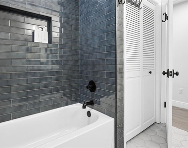 1046 Sylvia Lane - Photo Thumbnail 12