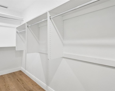1046 Sylvia Lane - Photo Thumbnail 16