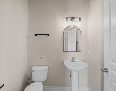 2126 W Spruce Street - Photo Thumbnail 18