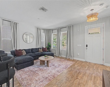 2126 W Spruce Street - Photo Thumbnail 6