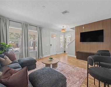 2126 W Spruce Street - Photo Thumbnail 7