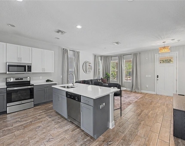 2126 W Spruce Street - Photo Thumbnail 11