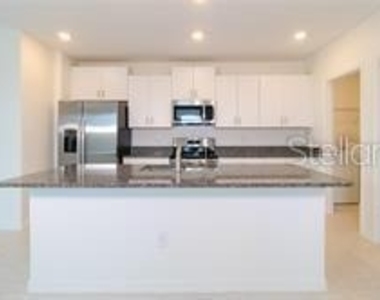 11142 Radiant Shore Loop - Photo Thumbnail 8