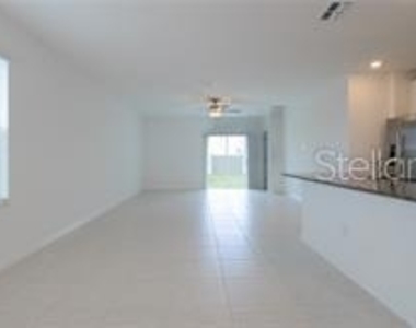 11142 Radiant Shore Loop - Photo Thumbnail 6