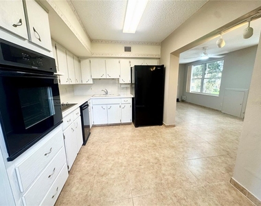 2402 Ecuadorian Way - Photo Thumbnail 3