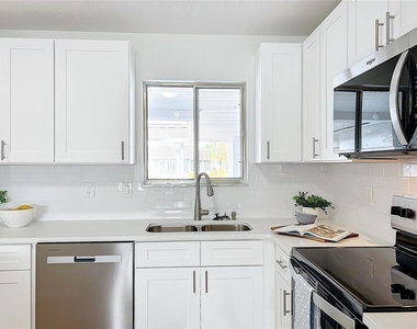 3932 Ashwood Lane - Photo Thumbnail 6
