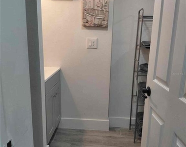 9921 Vaughn Street - Photo Thumbnail 7