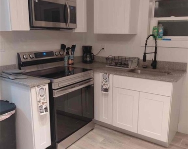 9921 Vaughn Street - Photo Thumbnail 15