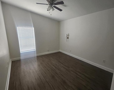 1712 Erin Brooke Drive - Photo Thumbnail 11
