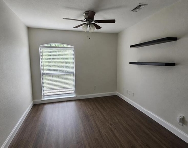 1712 Erin Brooke Drive - Photo Thumbnail 10