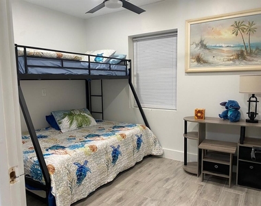 9921 Vaughn Street - Photo Thumbnail 7
