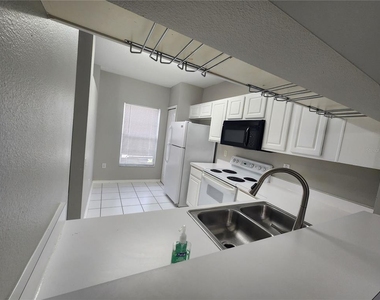 2302 Lake Woodberry Circle - Photo Thumbnail 7