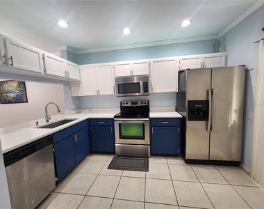 8637 Hunters Key Circle - Photo Thumbnail 6