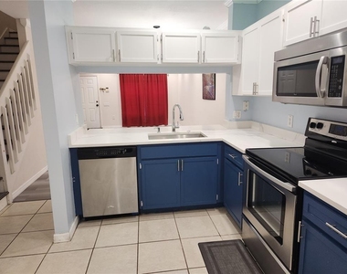 8637 Hunters Key Circle - Photo Thumbnail 5