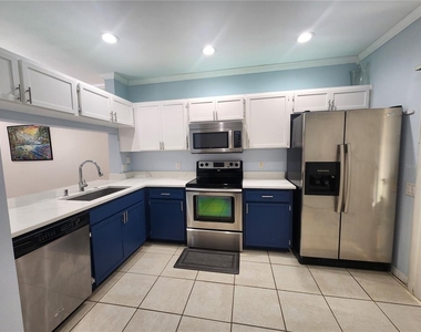 8637 Hunters Key Circle - Photo Thumbnail 7