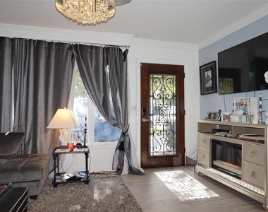 328 Carl Avenue - Photo Thumbnail 9