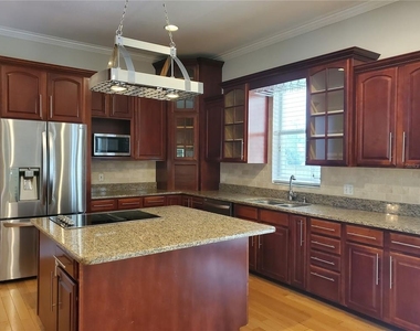 2121 Fairfield Avenue - Photo Thumbnail 15