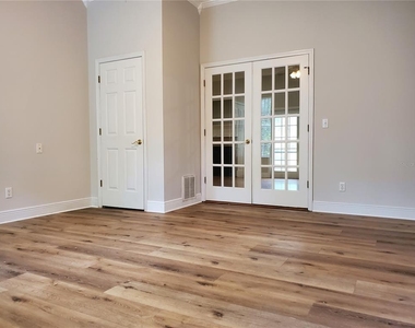 2121 Fairfield Avenue - Photo Thumbnail 20