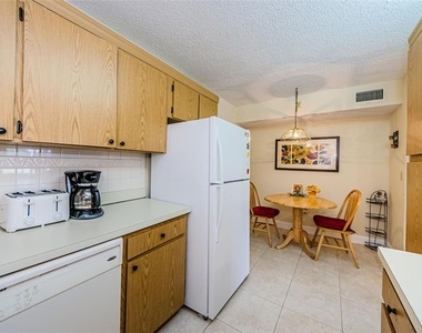 1151 Pine Ridge Circle W - Photo Thumbnail 17