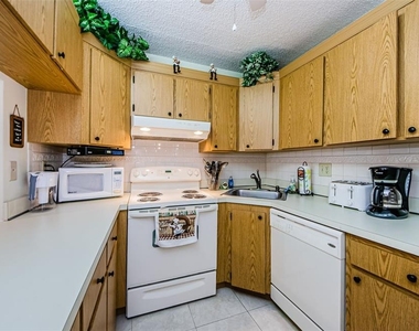 1151 Pine Ridge Circle W - Photo Thumbnail 16