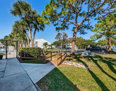 1151 Pine Ridge Circle W - Photo Thumbnail 40