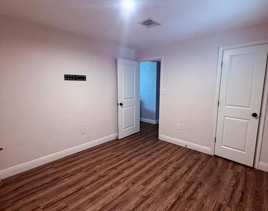 2940 Lake Margaret Drive - Photo Thumbnail 8