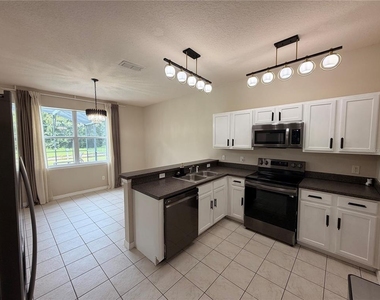 260 Blue Jay Way - Photo Thumbnail 4