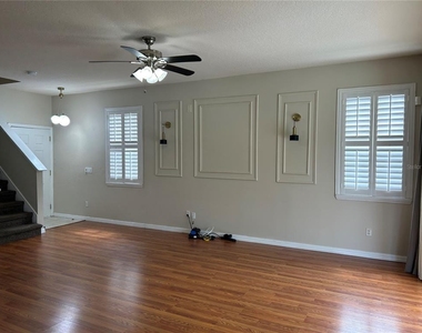 260 Blue Jay Way - Photo Thumbnail 5