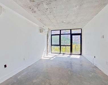 27 Montrose Avenue - Photo Thumbnail 12