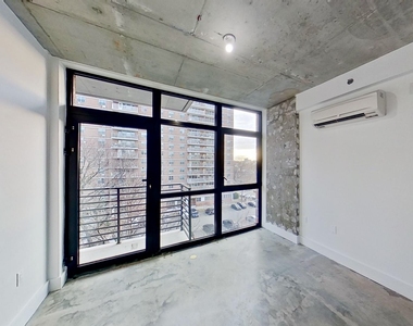 27 Montrose Avenue - Photo Thumbnail 15
