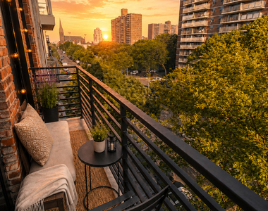 27 Montrose Avenue - Photo Thumbnail 9