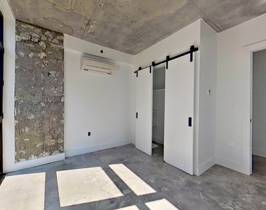 27 Montrose Avenue - Photo Thumbnail 14