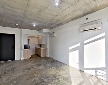 27 Montrose Avenue - Photo Thumbnail 13