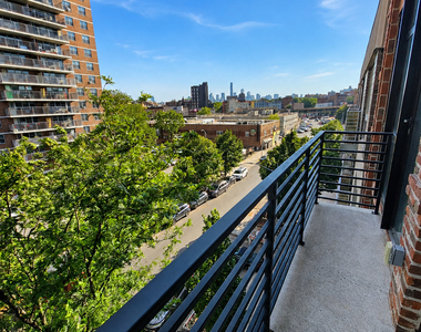 27 Montrose Avenue - Photo Thumbnail 8