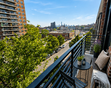 27 Montrose Avenue - Photo Thumbnail 10