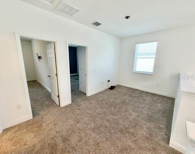 2337 Shadowland Loop - Photo Thumbnail 9