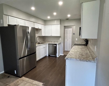4405 S Semoran Boulevard - Photo Thumbnail 6
