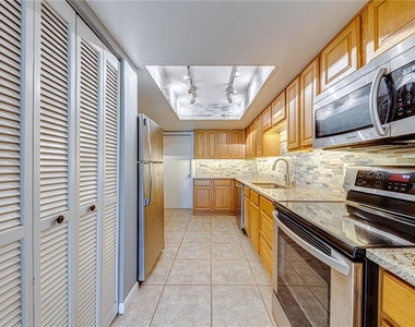 1241 Saint Andrews Drive - Photo Thumbnail 14