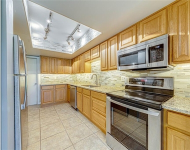 1241 Saint Andrews Drive - Photo Thumbnail 15