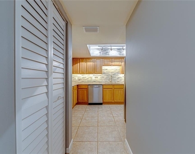 1241 Saint Andrews Drive - Photo Thumbnail 12