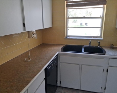 209 Bayshore Drive - Photo Thumbnail 8